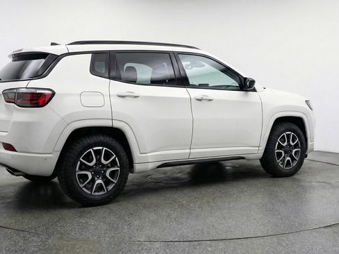 Used 2025 Jeep Compass Trailhawk AWD/4WD image 9