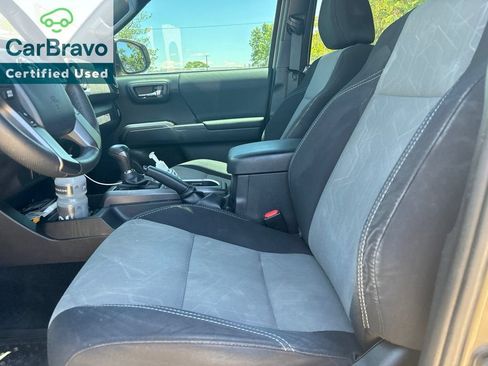 Used 2020 Toyota Tacoma TRD Off-Road AWD/4WD image 9