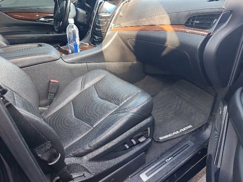 Used 2020 Cadillac Escalade Premium Luxury w/ Escalade Sport Edition image 5