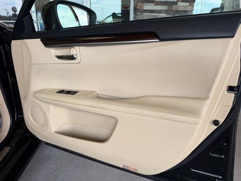 Used 2014 Lexus ES 350 w/ Luxury Package FWD image 14