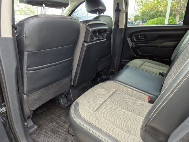 Used 2018 Nissan Titan S AWD/4WD image 17