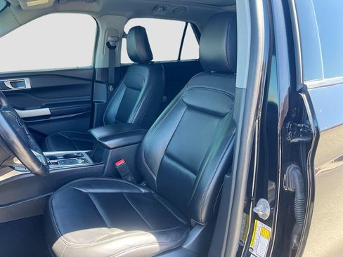 Used 2022 Ford Explorer XLT w/ Equipment Group 202A AWD/4WD image 21