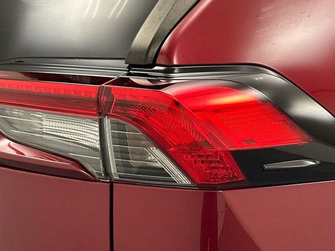 Certified 2021 Toyota RAV4 LE AWD/4WD image 18