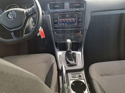 Used 2019 Volkswagen Golf S image 21