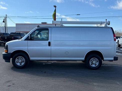 Used 2017 Chevrolet Express 2500 image 5