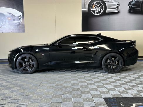 Used 2017 Chevrolet Camaro SS RWD image 7