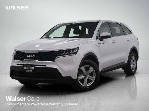 Used 2023 Kia Sorento LX image 1