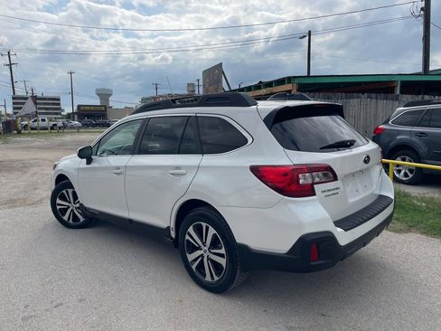 Used 2018 Subaru Outback 2.5i Limited AWD/4WD image 3