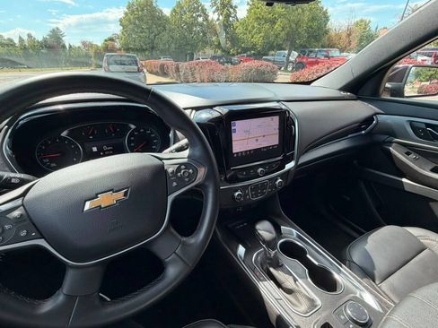 Used 2023 Chevrolet Traverse LT w/ LT Premium Package AWD/4WD image 11