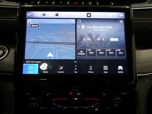 Used 2023 Jeep Grand Cherokee L Limited w/ Black Appearance Package AWD/4WD image 21