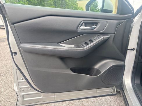 Used 2025 Nissan Rogue SV AWD/4WD image 18