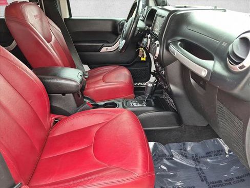 Used 2013 Jeep Wrangler Unlimited Rubicon AWD/4WD image 26