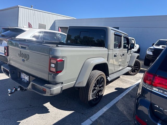 Used 2023 Jeep Gladiator Overland AWD/4WD image 3