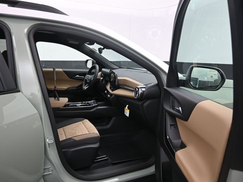 Used 2026 Chevrolet Equinox ACTIV w/ LPO, Floor Liner Package image 12