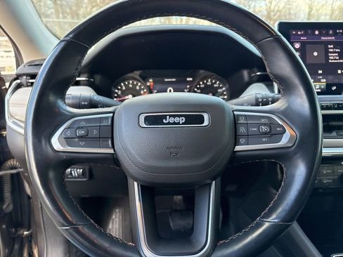 Used 2022 Jeep Compass Limited image 9
