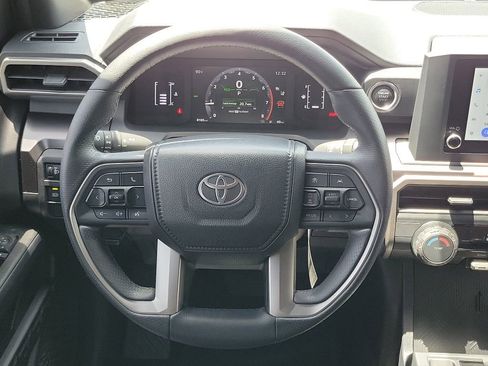 Used 2025 Toyota 4Runner SR5 AWD/4WD image 12