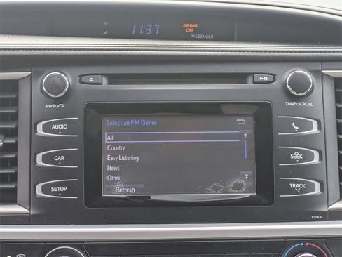 Used 2015 Toyota Highlander LE image 18