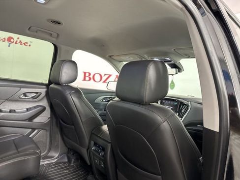 Used 2021 Chevrolet Traverse RS image 19