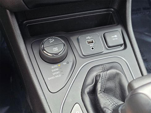 Used 2021 Jeep Cherokee Latitude Lux w/ Sun & Sound Group image 26