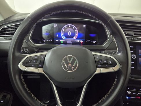 Used 2024 Volkswagen Tiguan SE image 19