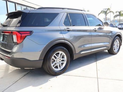 Used 2025 Ford Explorer Active image 3
