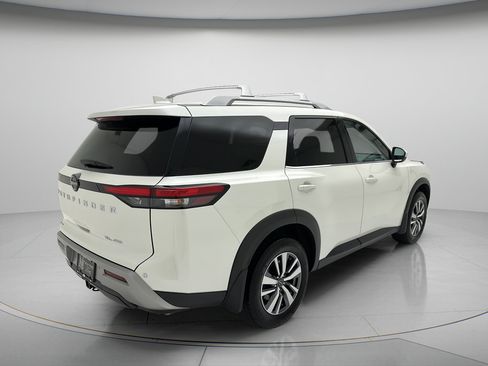 Used 2024 Nissan Pathfinder SL AWD/4WD image 5