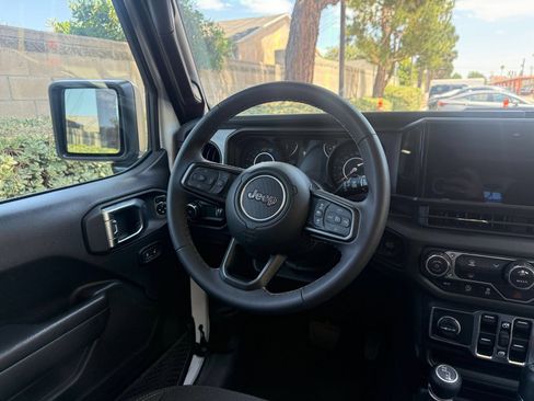 Used 2025 Jeep Wrangler Unlimited Sport AWD/4WD image 26