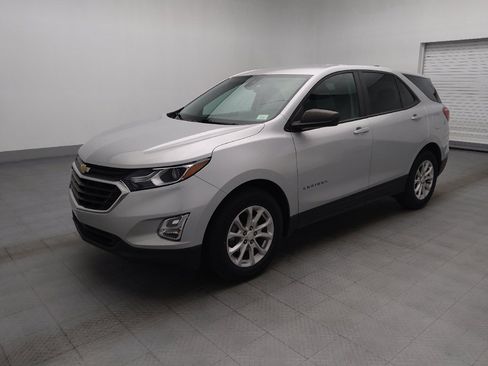 Used 2020 Chevrolet Equinox LS w/ LS Convenience Package FWD image 2