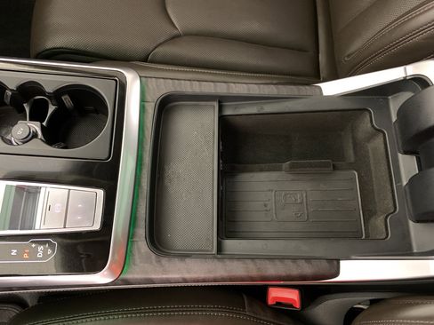 Used 2019 Audi Q8 Prestige w/ Luxury Package image 30