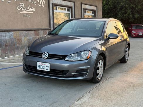 Used 2015 Volkswagen Golf Launch Edition FWD image 2