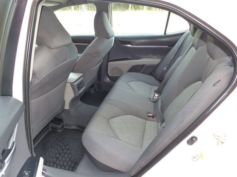 Used 2018 Toyota Camry LE FWD image 26