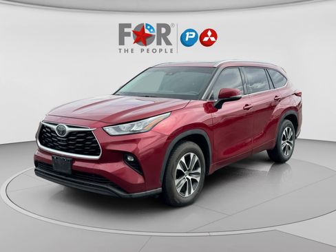 Used 2020 Toyota Highlander XLE image 1