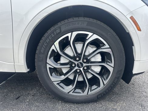 New 2026 Lincoln Nautilus Reserve image 8