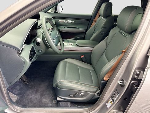 Used 2023 Genesis GV70 2.5T w/ Advanced Package image 18