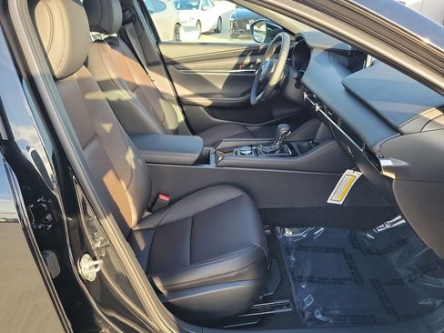New 2026 MAZDA MAZDA3 Hatchback w/Premium Plus Pkg image 17