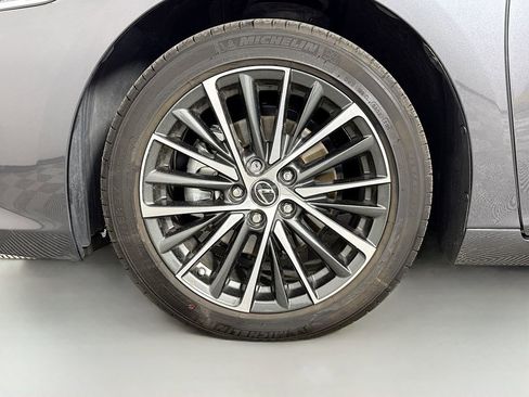 Certified 2025 Lexus ES 350 w/ Premium Package image 33