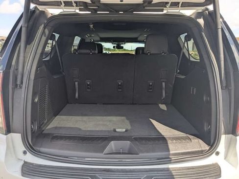 Used 2021 Chevrolet Suburban LT RWD image 12