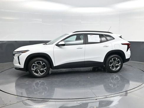 Used 2025 Chevrolet Trax LT image 6