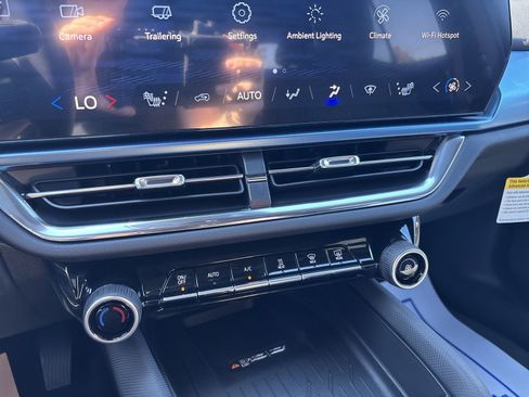 New 2026 Chevrolet Equinox EV LT image 21