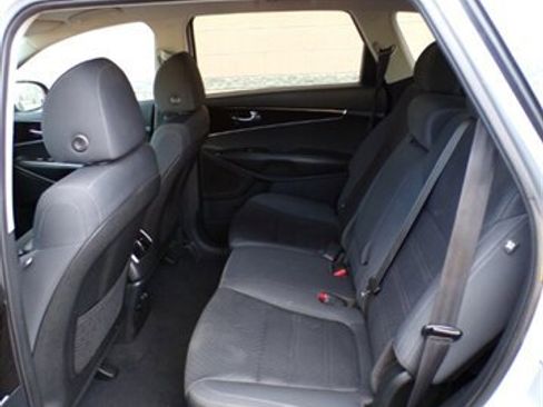 Used 2020 Kia Sorento LX FWD image 20