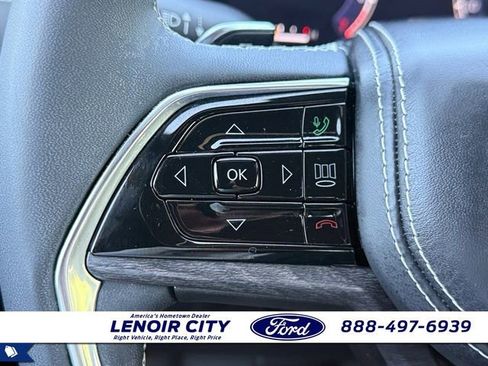 Used 2024 Jeep Grand Cherokee Overland w/ Luxury Tech Group IV AWD/4WD image 20