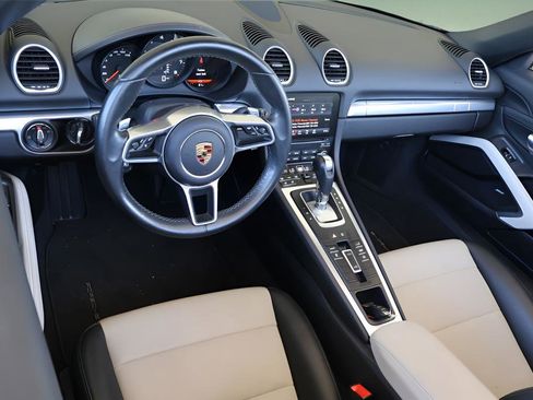 Used 2021 Porsche 718 Boxster RWD image 14