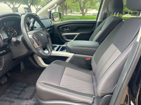 Used 2021 Nissan Titan SV w/ SV Convenience Package RWD image 14