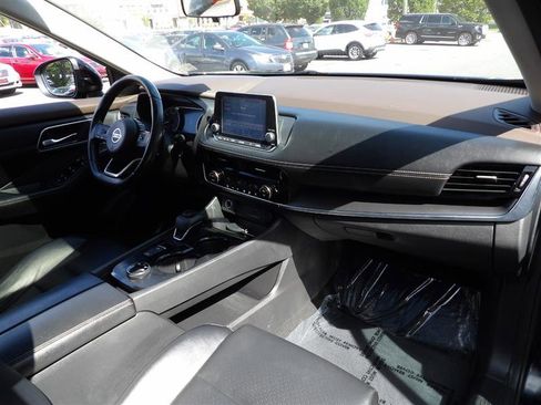 Used 2021 Nissan Rogue SV w/ Premium Package image 18