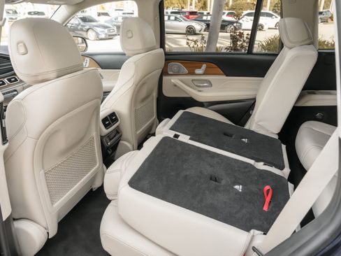 Used 2021 Mercedes-Benz GLS 450 4MATIC image 33