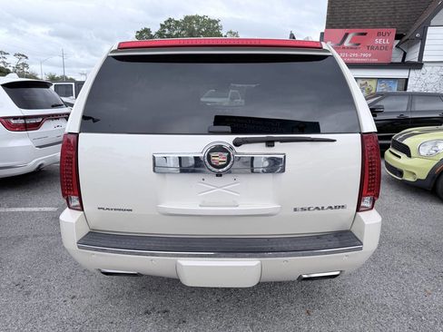 Used 2013 Cadillac Escalade ESV Platinum RWD image 4