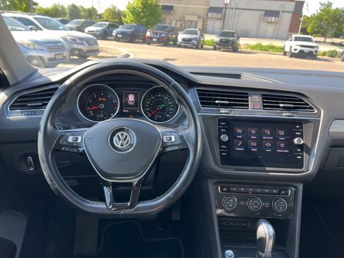 Used 2019 Volkswagen Tiguan SE AWD/4WD image 2