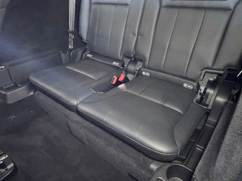 Used 2020 Land Rover Discovery Landmark image 22