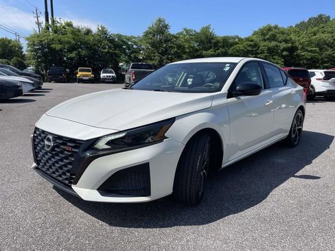 Used 2024 Nissan Altima 2.5 SR FWD image 7