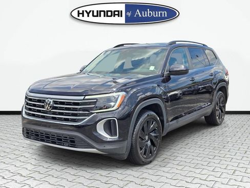 Used 2024 Volkswagen Atlas SE w/ Panoramic Sunroof Package FWD image 11
